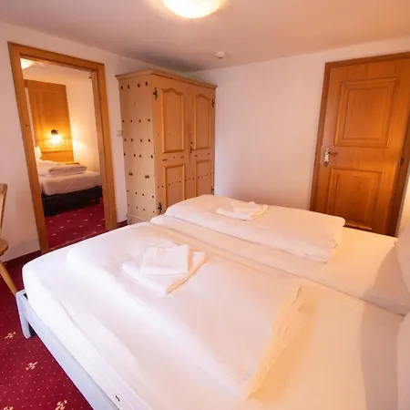Tirolerhof Hotel *