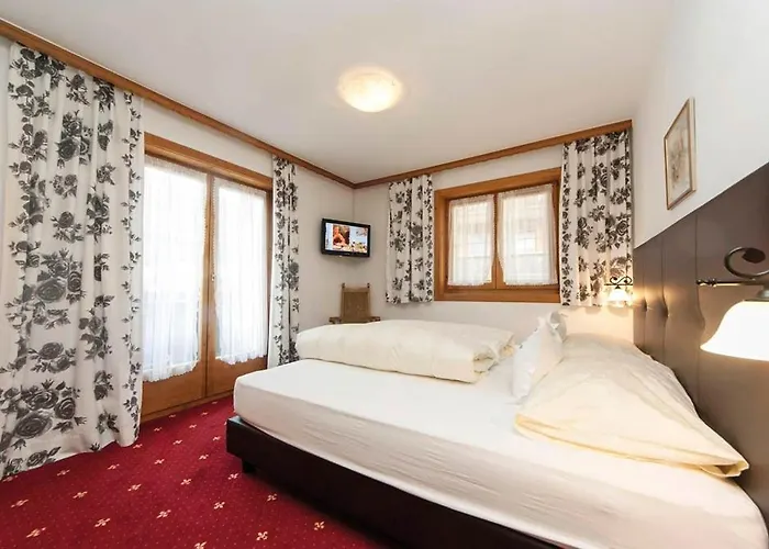 Tirolerhof فندق سيرفاوس