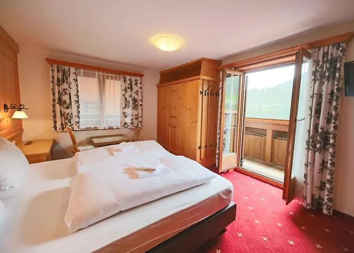 Tirolerhof فندق سيرفاوس